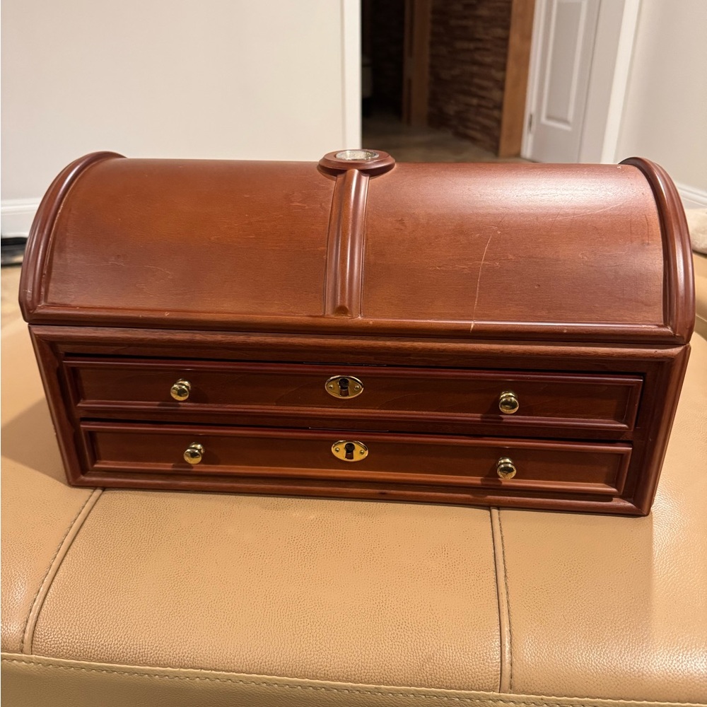 DANBURY MINT Wooden State Quarters Treasure Chest with Blue Velvet Interior - Picture 4 of 16